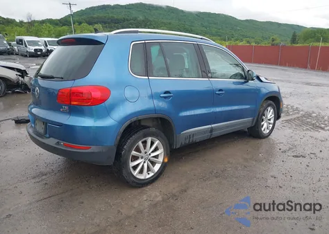 2017 Volkswagen Tiguan 2.0T Wolfsburg Edition z USA, uszkodzony, nr VIN WVGSV7AX7HK007652